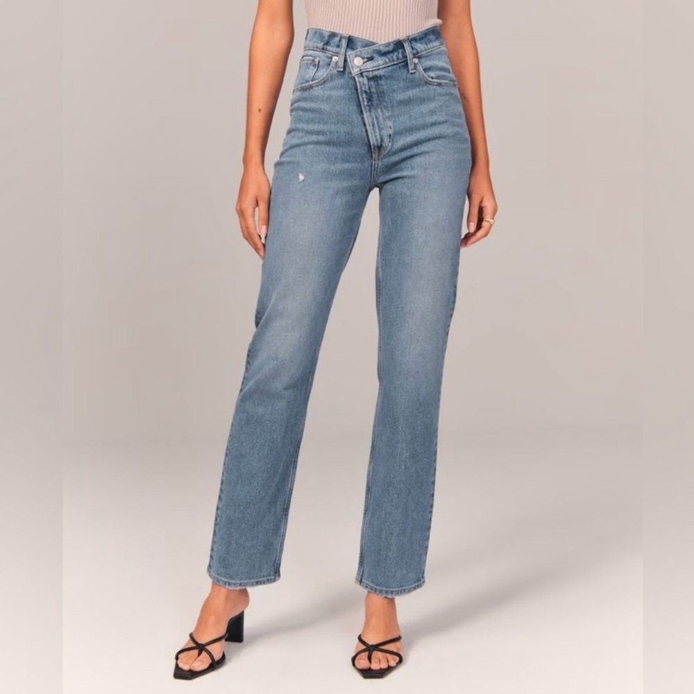 Abercrombie Ultra High Rise 90s Straight Jean with Crossover Waist